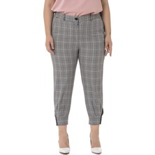 Disentis Modest Büyük Beden Paça Detaylı Beli Arkadan Lastikli Siyah Pembe Kareli Pantolon