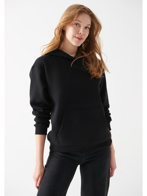 Mavi Kapüşonlu Siyah Sweatshirt