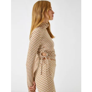 Crop Tişört Dik Yaka Büzgülü