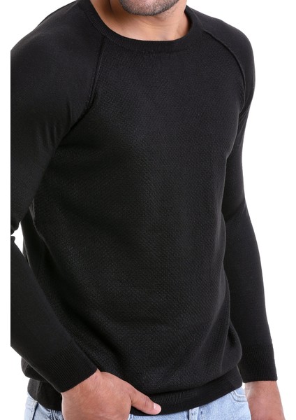 Erkek Siyah Regular Fit Desenli V Yaka Yünlü Triko Kazak indirimleri