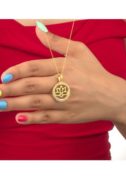 925 Ayar Gümüş Sıra Taş Çerçeveli Lotus Kolye