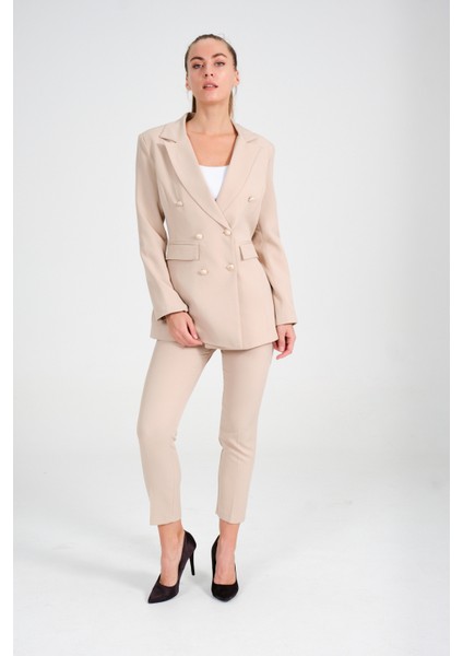 Kadın Krem Blazer Ceket Kemerli Cepli Havuç Kesim Pantolon Takım