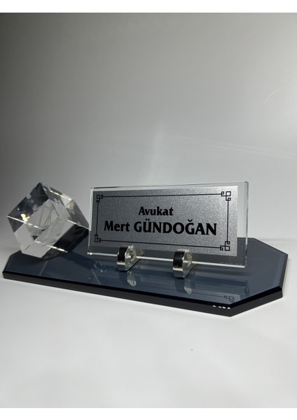 Cam Masa Isimliği Avukat Savcı Hakimlere Özgü Küp Patlatma Logo ve Füme modelleri