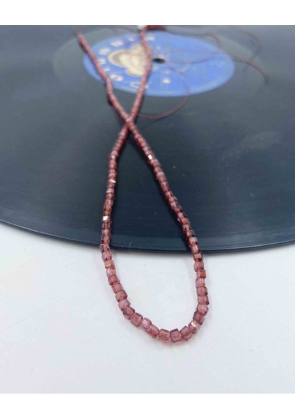 Garnet Doğal Taş Dizi Kare Kesim 2*2 mm