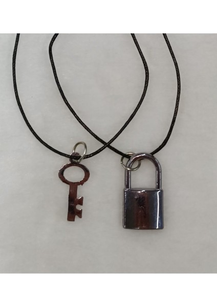 Ipli Asma Kilitli ve Anahtarlı Kolye Hediyelik Aksesuar Şık Eşya