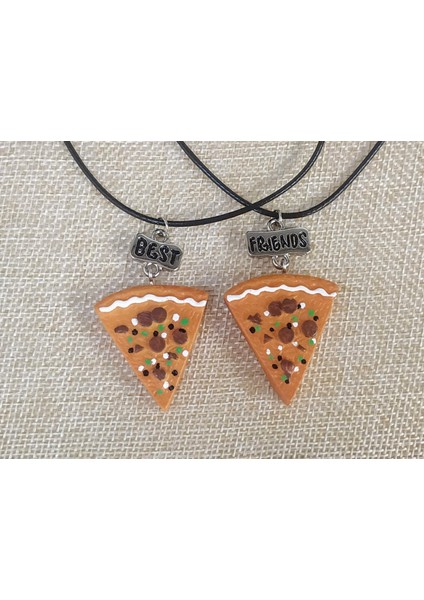 Şeyma Subaşı, Herkesi Mutlu Edemezsiz Çünkü Pizza Değilsin, Pizza Kolye