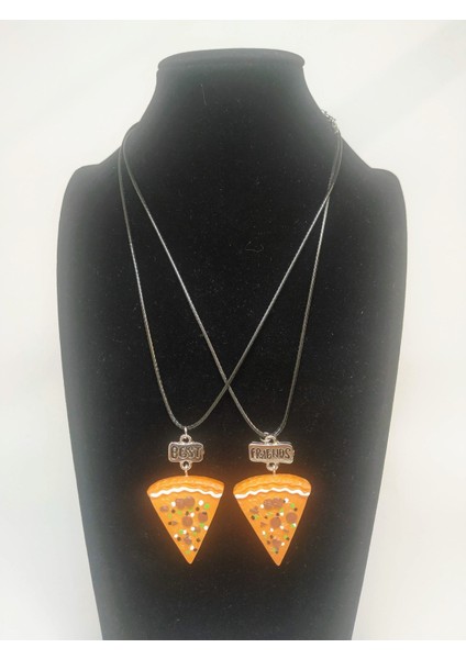 Şeyma Subaşı, Herkesi Mutlu Edemezsiz Çünkü Pizza Değilsin, Pizza Kolye
