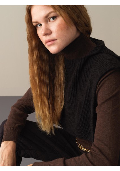 Yanları Açık Regular Fit Kapüşonlu Kısa Kazak fırsatları