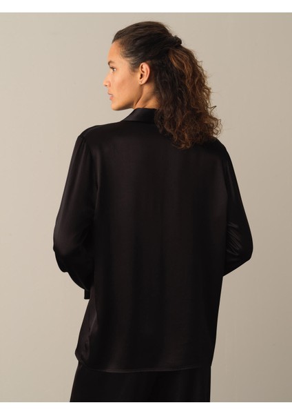 Kadın Siyah Oversize Saten Gömlek fırsatları