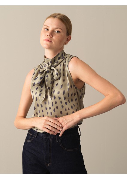 Kadın Yeşil Kolsuz Saten Bluz fiyatları