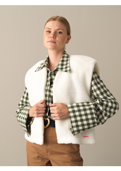 Kadın Beyaz Oversize Kuzu Yelek