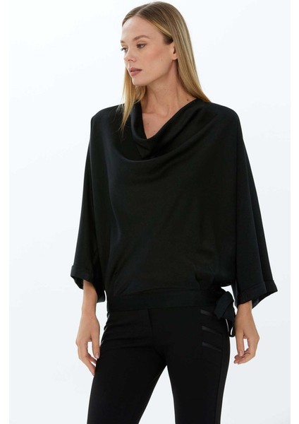 Degaje Yaka Etek Ucu Bağlamalı Bluz