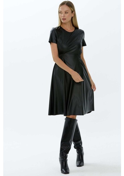 Yanları Lastikli Deri Elbise fiyatları