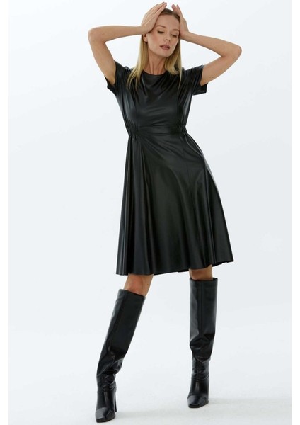 Yanları Lastikli Deri Elbise fırsatları