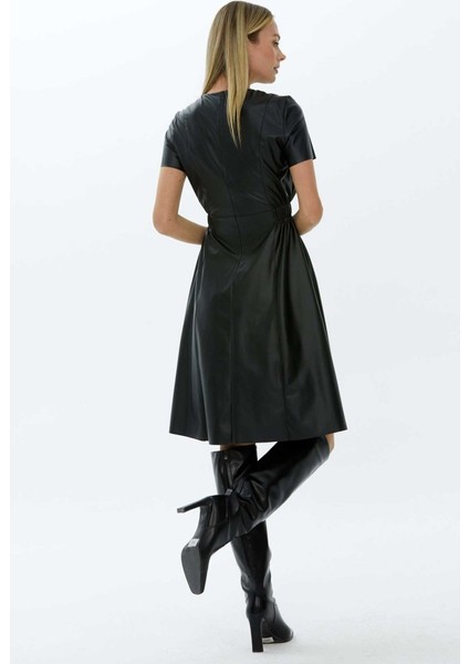 Yanları Lastikli Deri Elbise indirimleri