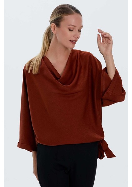 Degaje Yaka Etek Ucu Bağlamalı Bluz