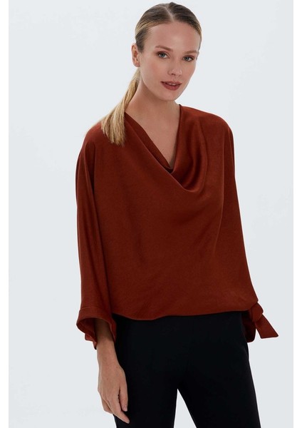 Degaje Yaka Etek Ucu Bağlamalı Bluz fiyatları