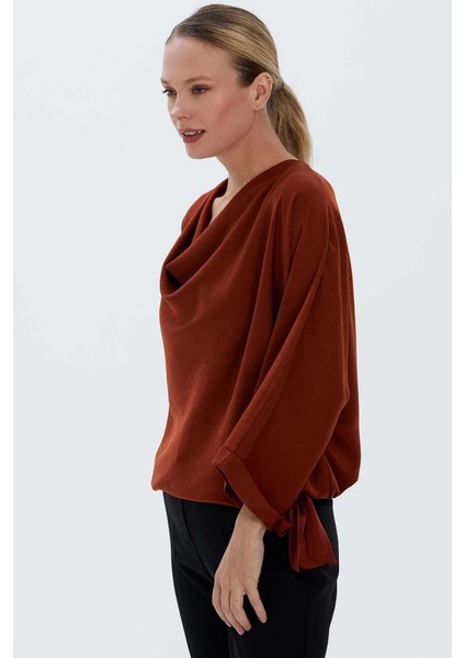 Degaje Yaka Etek Ucu Bağlamalı Bluz modelleri