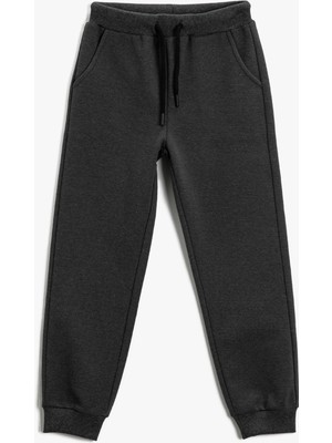 Koton Basic Jogger Eşofman Altı Beli Bağlamalı Erkek Çocuk 4 Yaş Siyah Renkli Konforlu Tasarım