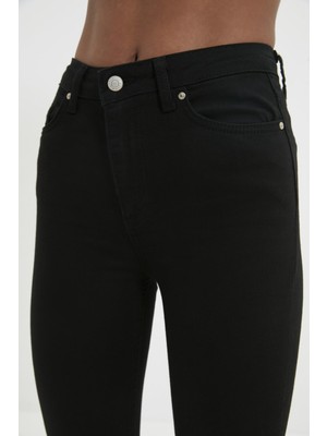 Livik Renk Vermez Toparlayıcı Siyah Extra Skinny Jeans Kot Pantolon (Kapkara)