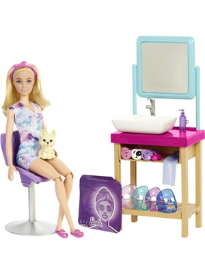 Barbie Sinerjim Işıltı Dolu Spa Günü Oyun Seti HCM82