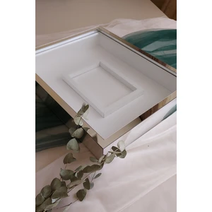 Verda Çerçeve 
40X50 cm Yeni Trend 7 cm Derinliğinde Gümüş Pleksi Kaplı Fotoğraf Bölümlü Çerçeve! Gül Kutusu