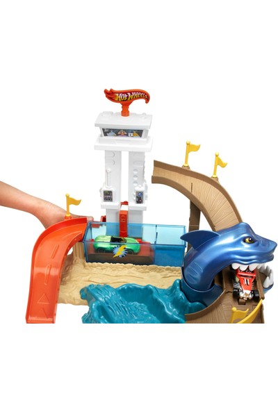 Hot Wheels Renk Değiştiren Araçlar Sharky Oyun Seti - Köpek Balığı Temalı, Havuz, Su Tankı ve 1 Adet Araba Dahil BGK04