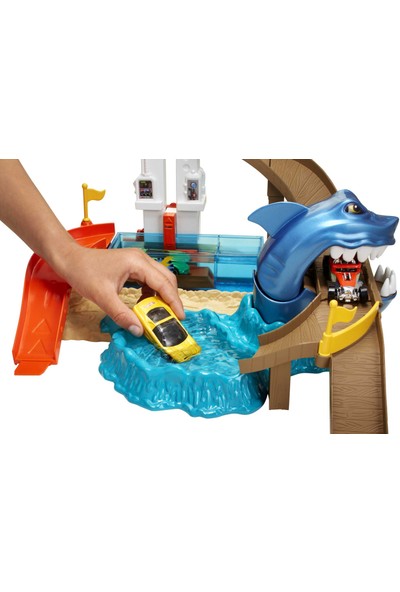 Hot Wheels Renk Değiştiren Araçlar Sharky Oyun Seti - Köpek Balığı Temalı, Havuz, Su Tankı ve 1 Adet Araba Dahil BGK04