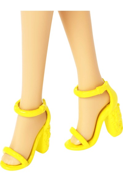 Barbie'nin Kıyafet Kombinleri Oyun Seti, 4 Farklı Kombin ve Aksesuar GDJ40