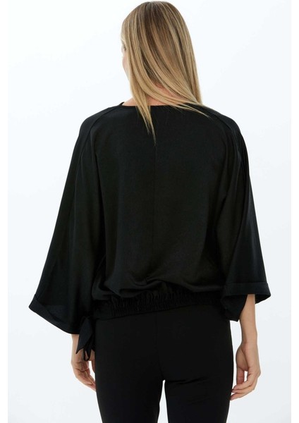 Degaje Yaka Etek Ucu Bağlamalı Bluz fırsatları