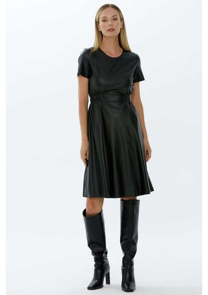 Yanları Lastikli Deri Elbise modelleri