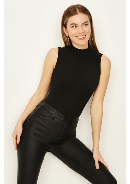 Kadın Dik Yaka Kolsuz Alttan Çıtçıtlı Body modelleri