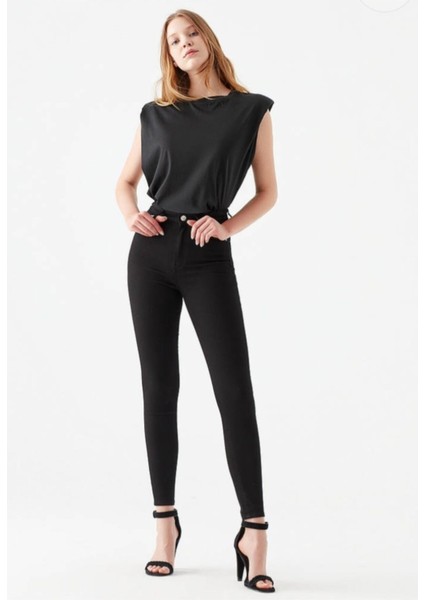 Simsiyah Süper Skinny Jeans Solmayan Siyah Jeans ( Toparlayıcı )