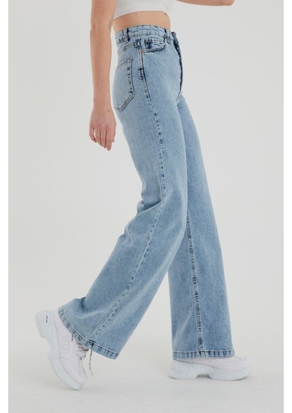 Kadın Açık Mavi Kar Yıkama Yüksek Bel Bol Paça Denim Kot Pantolon