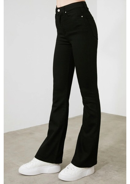 Ispanyol Paça K.ö.m.ü.r. K.a.r.a.s.ı. Solmayan Siyah Flare Jeans (Toparlayıcı) fiyatları