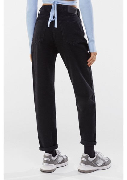 Love - Kadın Siyah Geniş Kalıp Likralı Mom Jean - Bir Beden Küçük Alınız modelleri