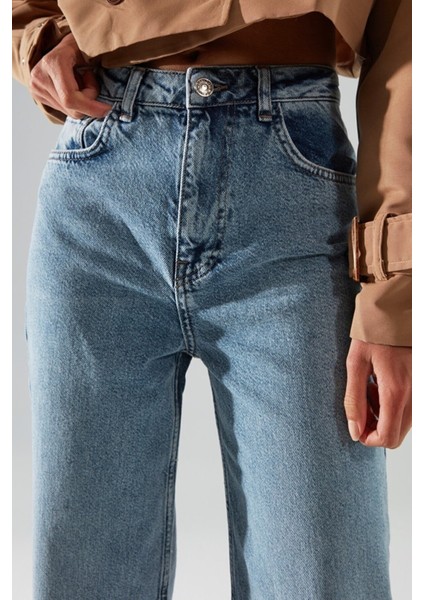 Lydia Solmayan Mavi Kar Yıkama Likralı Salaş Jean - Süper Yüksek Bel Bol Paça Kot Pantolon