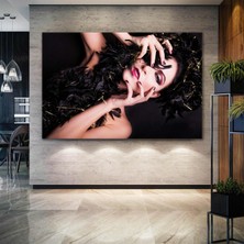 SML Tablo Siyah Saçlı Kırmızı Rujlu Kadın Kuaför Elleri Yüzünde Kanvas Tablo