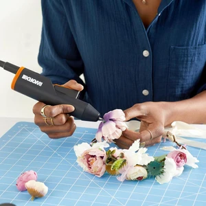 WX746.9 Makerx 20VOLT Profesyonel Sıcak Mum Silikon Tabancası + 10 Silikon (Akü Dahil Değildir)