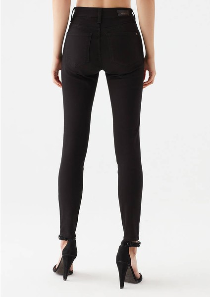 Renk Vermeyen Toparlayıcı Siyah Süper Skinny Jeans Kot Pantolon (Kapkara) fırsatları