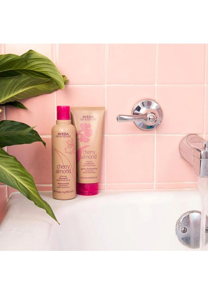 Cherry Almond Sert Ve Asi Saçlar Için Yumuşatıcı Sülfatsız Vegan Saç Kremi 200ml indirimleri
