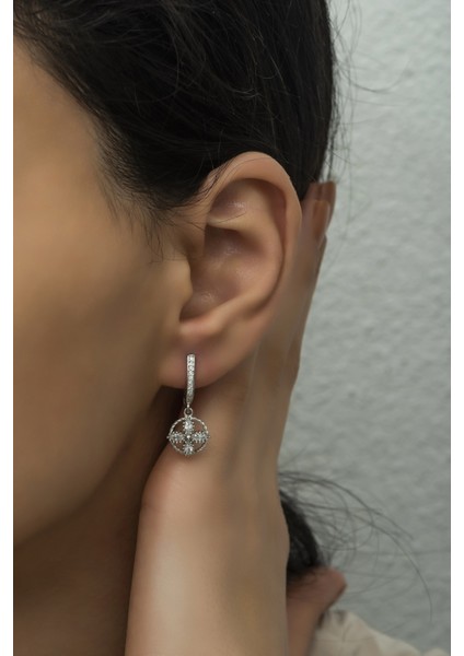 925 Ayar Gümüş Rodyumlu Sallantılı 4 Yapraklı Çiçek Küpe modelleri