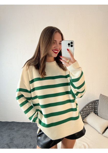 Kadın Krem O Yaka Standart Beden Yeşil Çizgili Salaş Triko Kazak fiyatları