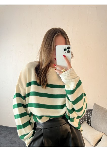 Kadın Krem O Yaka Standart Beden Yeşil Çizgili Salaş Triko Kazak modelleri