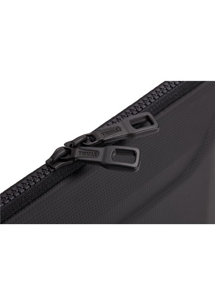 Gauntlet 4 MacBook Sleeve 13"-14" - Black