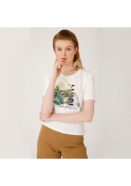 Nature Boğazda Bisiklet Kadın T-Shirt By Aysu Bekar
