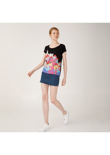 Owl and City Kadın T-Shirt by Bahar Karabenli Yılmaz fiyatları