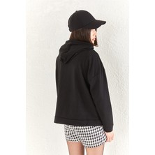 Kanguru Cepli Kapüşonlu Sweatshirt