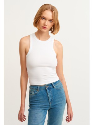 la & vetta Kadın Beyaz Halter Yaka Fitilli T-Shirt Kolsuz %95 Polyester Malzemeden