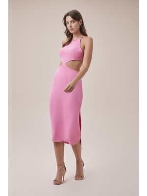 OLEG CASSINI TR Pembe Halter Yaka Pencere Detaylı Yırtmaçlı Midi Boy Krep Elbise